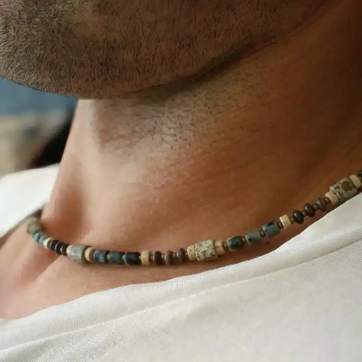 Męska biżuteria - najgorętsze letnie trendy